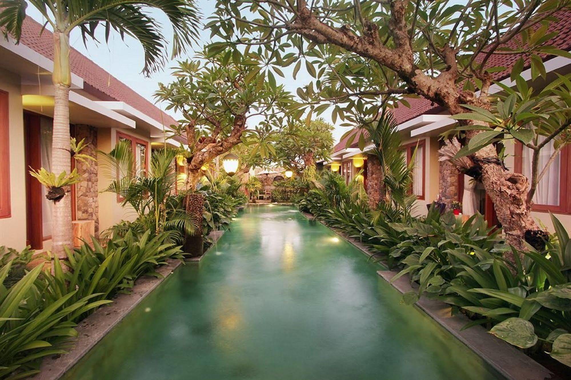 Uma Karan Hotel Kuta  Exterior photo