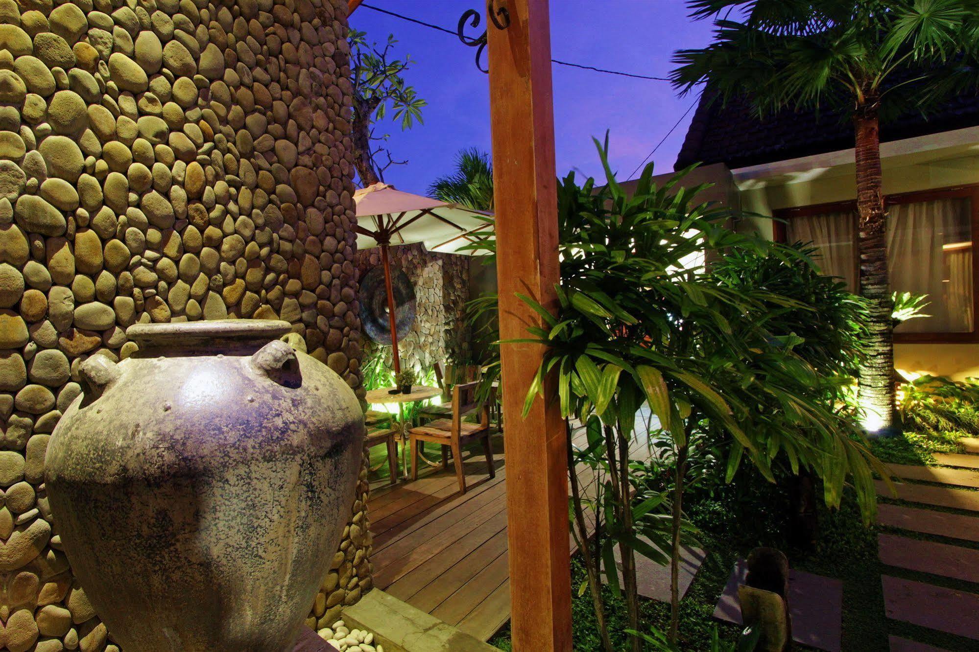Uma Karan Hotel Kuta  Exterior photo